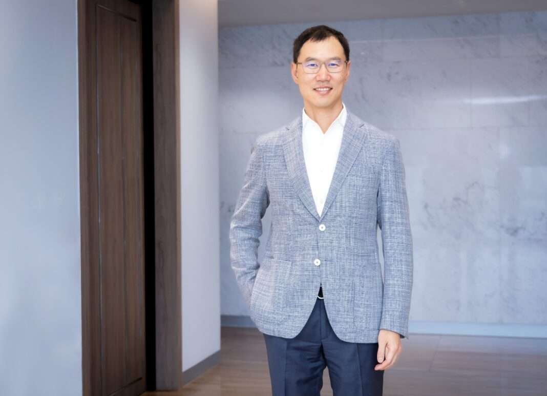 BLA-Q1-2026-financial-results-chone-sophona-panich.jpg นายโชน โสภณพนิช กรรมการผู้จัดการใหญ่และประธานเจ้าหน้าที่บริหาร กรุงเทพประกันชีวิต (BLA) แถลงผลประกอบการไตรมาส 1 ปี 2569 กำไรสุทธิเติบโต 28%
