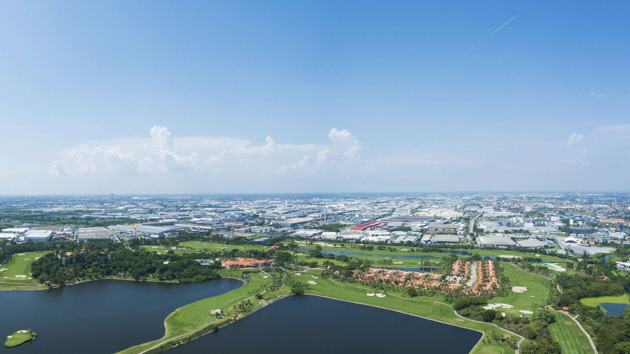 ภาพมุมสูงนิคมอุตสาหกรรมอมตะ (AMATA Industrial City) ศูนย์กลางการลงทุนและการผลิตระดับภูมิภาค