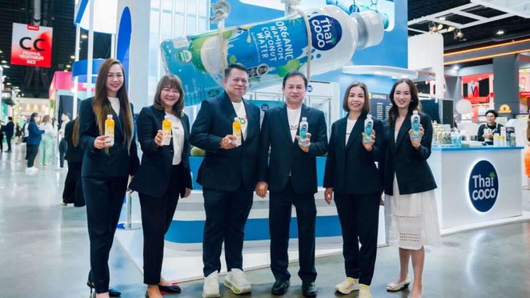 คณะผู้บริหาร บมจ. ไทย โคโคนัท หรือ COCOCO นำโดย ดร.วรวัฒน์ ชิ้นปิ่นเกลียว ร่วมเปิดตัวผลิตภัณฑ์น้ำมะพร้าวออร์แกนิกในงาน THAIFEX 2026