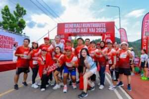 คณะผู้บริหาร พนักงาน และนักวิ่ง ถ่ายภาพร่วมกันในงาน GENERALI RUNTRIBUTE: REBUILD HAT YAI