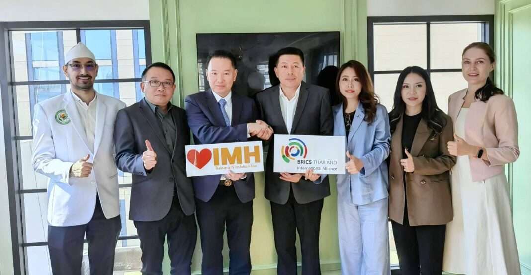 imh-silom-brics-thailand-partnership-phuket-medical-tourism ดร.สิทธิวัตน์ กำกัดวงษ์ ประธานเจ้าหน้าที่บริหาร IMH จับมือร่วมกับ ดร.มีชัย เถาเจริญ ประธานผู้แทน BRICS Thailand เปิดตัว IMH Phuket Representative Office