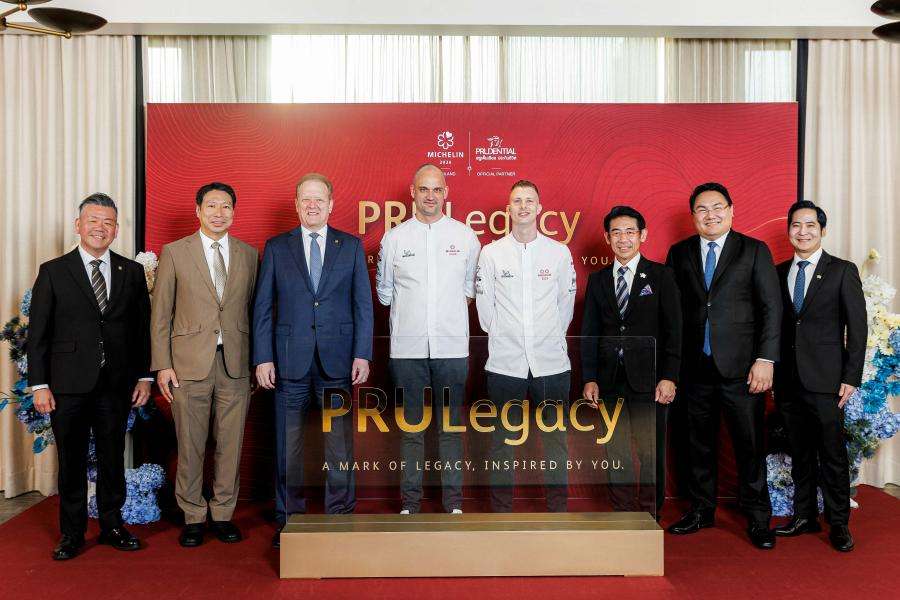 prudential-thailand-michelin-guide-uob-privilege-banking-dinner นายบัณฑิต เจียมอนุกูลกิจ และ นายริชาร์ด มาโลนีย์ พร้อมคณะผู้บริหารในงานดินเนอร์สุดเอ็กซ์คลูซีฟ A Mark of Legacy Inspired by You