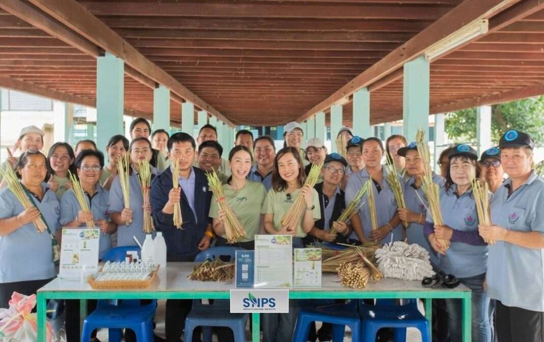 ดร.ธีรญา กฤษฎาพงษ์ ประธานเจ้าหน้าที่บริหาร บมจ.สเปเชี่ยลตี้ เนเชอรัล โปรดักส์ (SNPS) ร่วมกิจกรรมส่งเสริมการใช้สมุนไพรโรงเรียนเจ้าฟ้าสร้าง