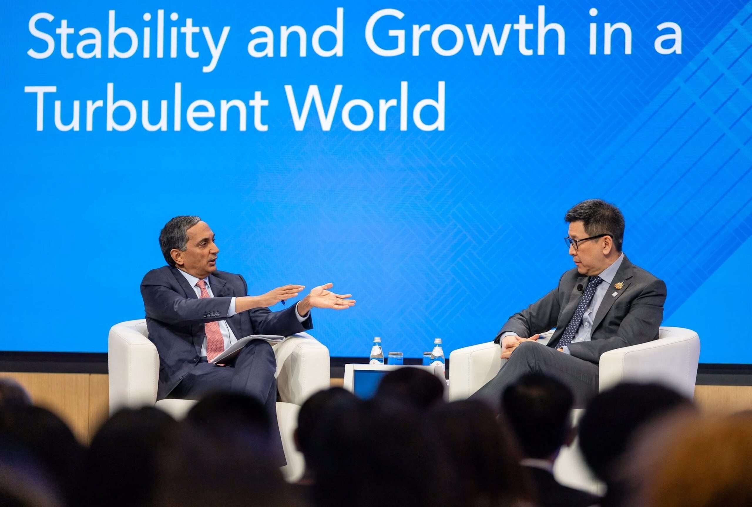 ดร.เอกนิติ นิติทัณฑ์ประภาศ บนเวทีเสวนา Governor Talks: Thailand – Navigating Macroeconomic Stability and Growth in a Turbulent World