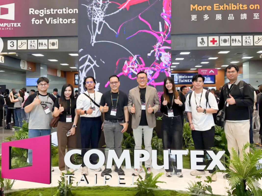 advice-executives-computex-taipei-2026.jpg คณะผู้บริหารและทีมงาน ADVICE นำโดย นายศรัณย์ ปัญหา และนายพรเทพ วัชรอำนวย เข้าร่วมงาน COMPUTEX 2026 ประเทศไต้หวัน
