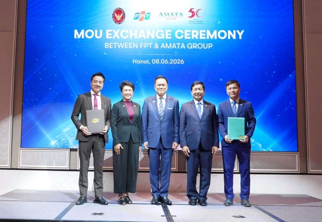 amata-fpt-mou-smart-city-digital-cooperation.jpg พิธีลงนาม MOU ระหว่างกลุ่มอมตะและ FPT เพื่อพัฒนาเมืองอุตสาหกรรมอัจฉริยะ โดยมีนายอนุทิน ชาญวีรกูล เป็นสักขีพยาน