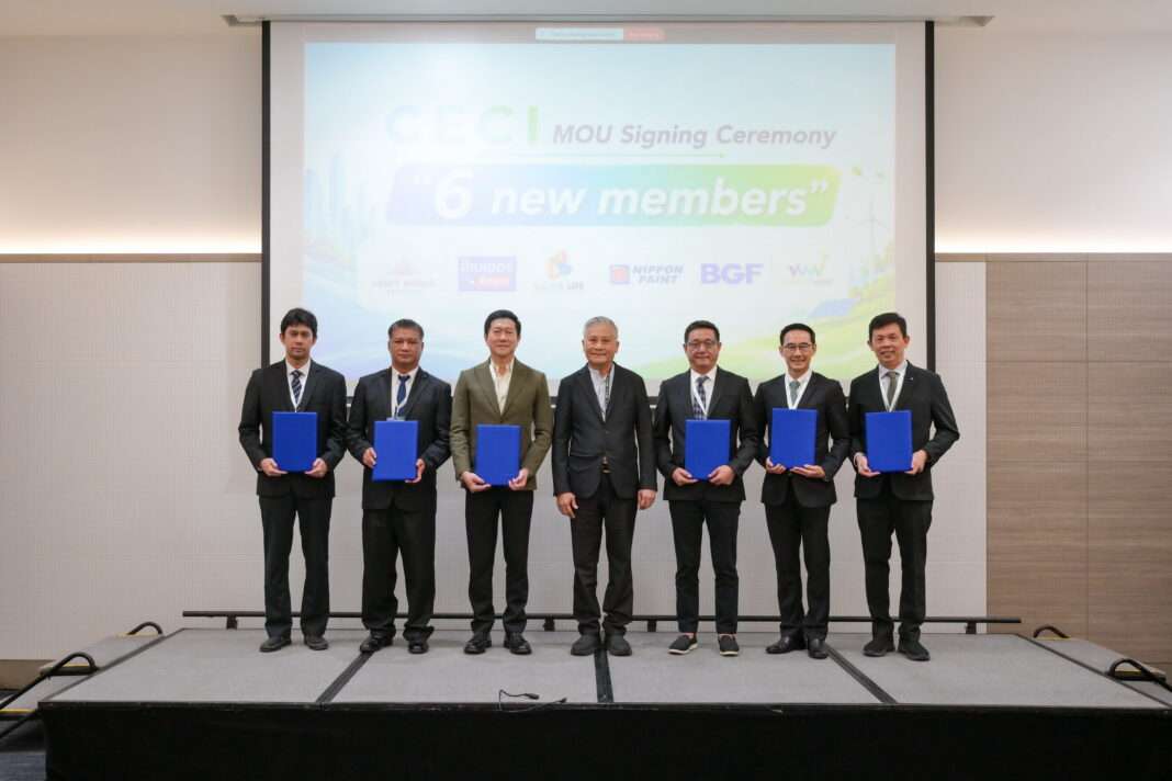 ดร.วรวัฒน์ ชัยยศบูรณะ ตัวแทนจากบริษัท เบเยอร์ จำกัด และผู้บริหารจากองค์กรชั้นนำ ร่วมพิธีลงนาม MOU ต้อนรับสมาชิกใหม่เครือข่าย CECI