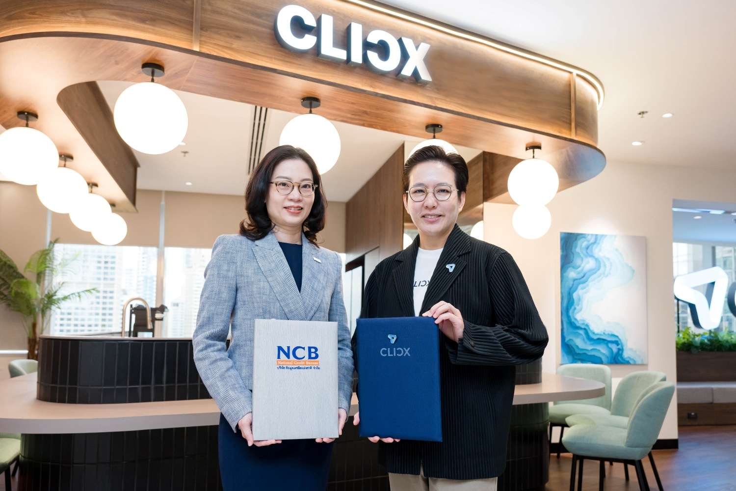 นางสาวสุพร สุนทรโรหิต จาก CLICX และ ดร.ลัษมณ อรรถาพิช จาก NCB ร่วมมือปลดล็อกโอกาสทางการเงิน