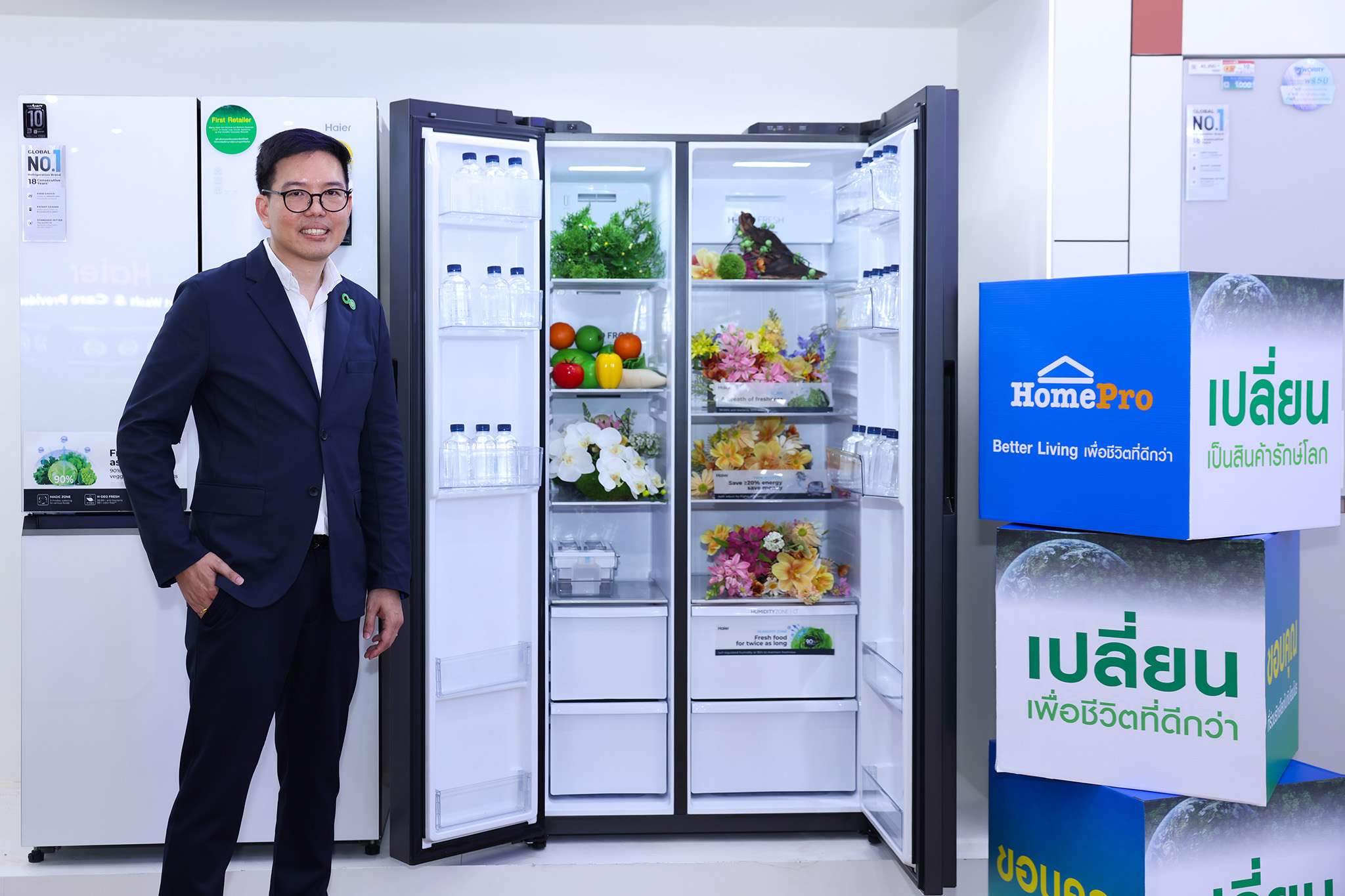 ผู้บริหารโฮมโปรนำเสนอตู้เย็นรักษ์โลก Circular Products Refrigerator รุ่น Side-by-Side จากไฮเออร์