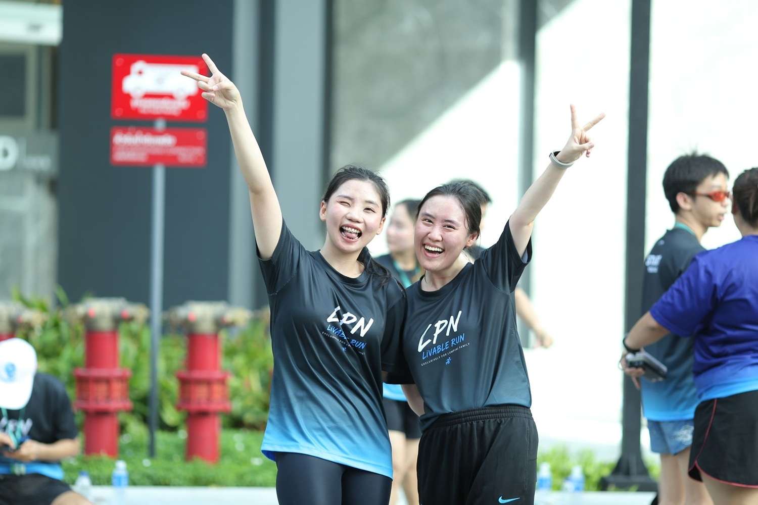 สองสาวนักวิ่งยิ้มแย้มแจ่มใสในกิจกรรม LPN Livable Run สร้างเครือข่ายความสัมพันธ์ที่ดี