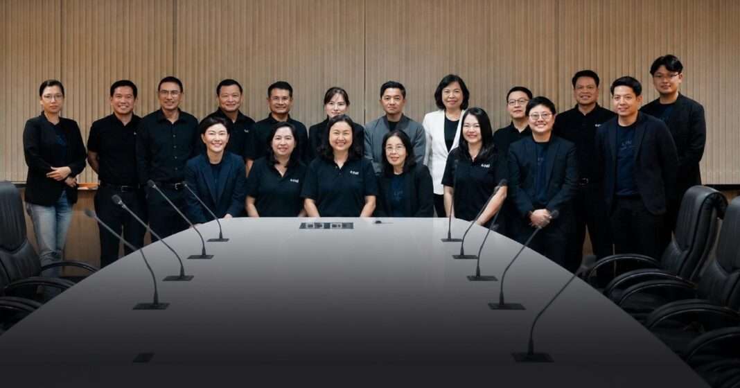 lpn-welcomes-gh-bank-executives-sustainable-living.jpg คณะผู้บริหาร LPN และ LPP นำโดย นางสาวดารณี ฉัตรพิริยะพันธ์ ให้การต้อนรับคณะผู้บริหาร ธอส. ในโครงการ GH Bank Successor Development Program