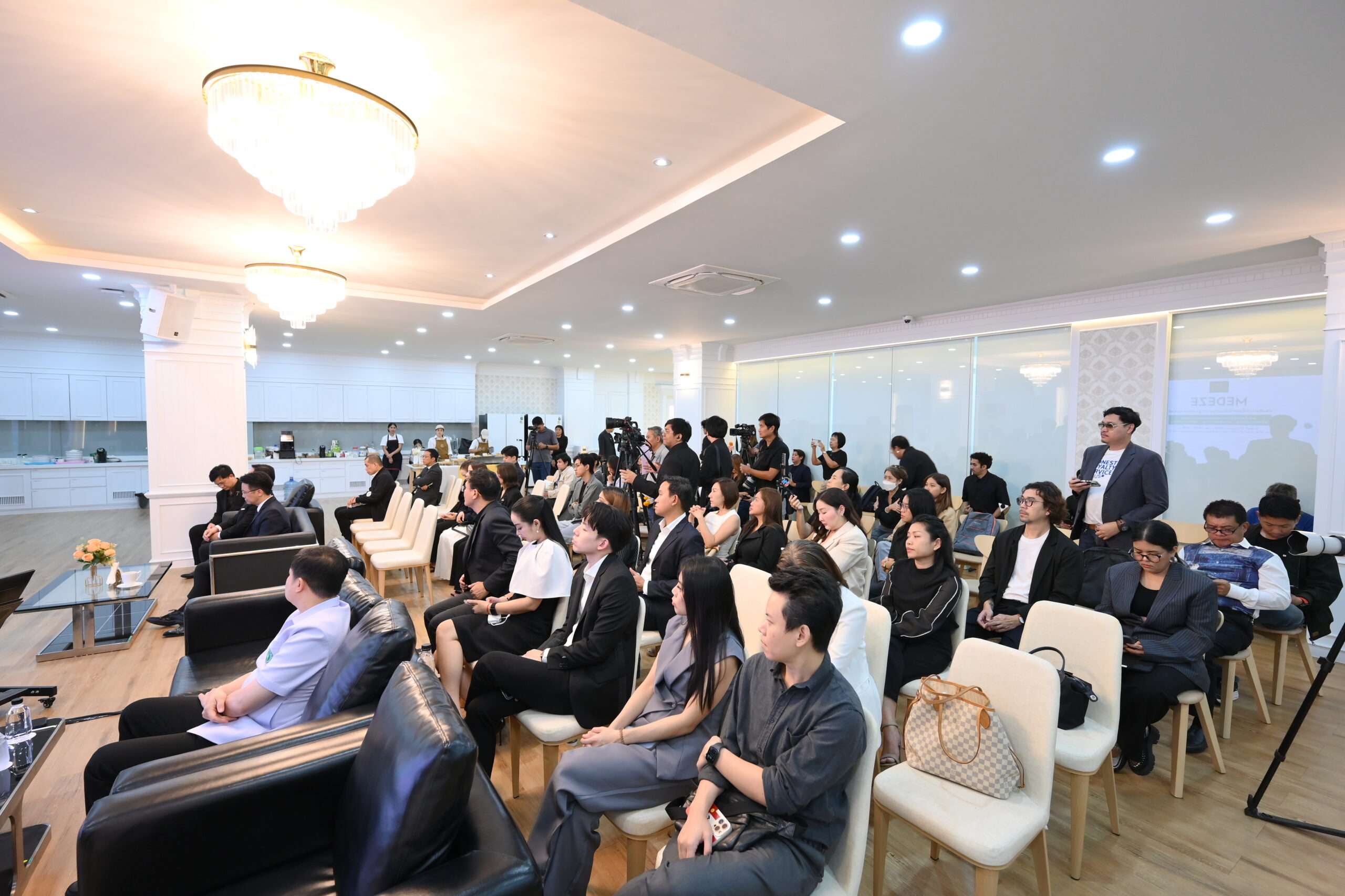 บรรยากาศงานสัมมนาการรับรองมาตรฐานธนาคารเซลล์ จัดโดย บริษัท เมดีซ กรุ๊ป จำกัด (มหาชน)
