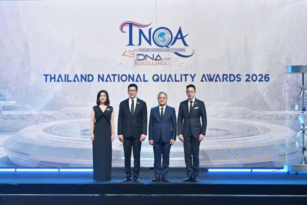 muang-thai-life-tnqa-43rd-awards-2026.jpg ผู้บริหารระดับสูงและตัวแทน บริษัท เมืองไทยประกันชีวิต จำกัด (มหาชน) ถ่ายภาพร่วมกับ ดร.เอกนิติ นิติทัณฑ์ประภาศ และ นายชูฉัตร ประมูลผล ในงานมอบรางวัล TNQA ครั้งที่ 43 ประจำปี 2569