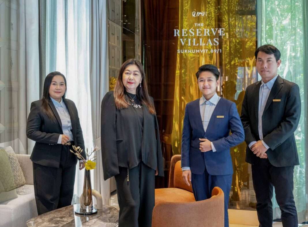 plus-property-the-reserve-villas-sukhumvit-luxury-management.jpg นางสาวนฤมล อาภรณ์ธนกุล พร้อมด้วยทีมงานบริหารจัดการอาคาร พลัส พร็อพเพอร์ตี้ ถ่ายภาพร่วมกันในโอกาสเข้าบริหารโครงการ The Reserve Villas Sukhumvit 89/1