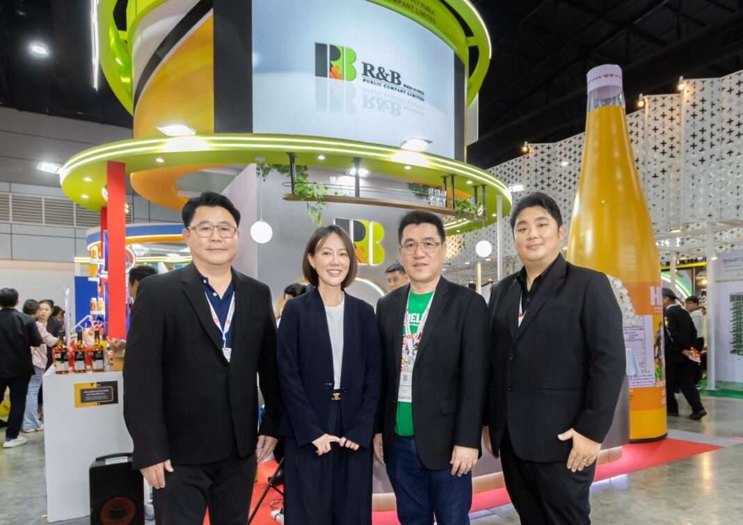 rbf-food-supply-r-and-b-thaifex-anuga-asia-2026-booth.jpg ทีมผู้บริหารและเจ้าหน้าที่ บริษัท อาร์ แอนด์ บี ฟู้ด ซัพพลาย จำกัด (มหาชน) หรือ RBF ในงาน THAIFEX - ANUGA ASIA 2026