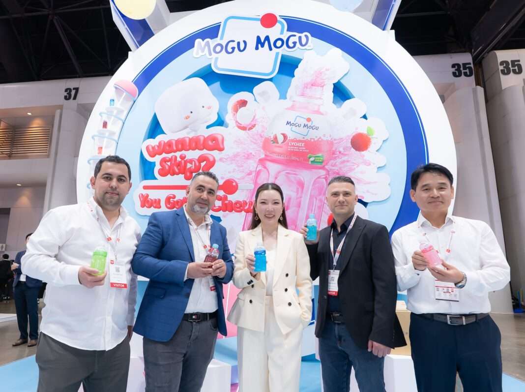 นางสาวปิยจิต รักอริยะพงศ์ และทีมงาน บมจ. เซ็ปเป้ ร่วมฉลองความสำเร็จในบูธ FUNNIVERSE งาน THAIFEX – ANUGA ASIA 2026