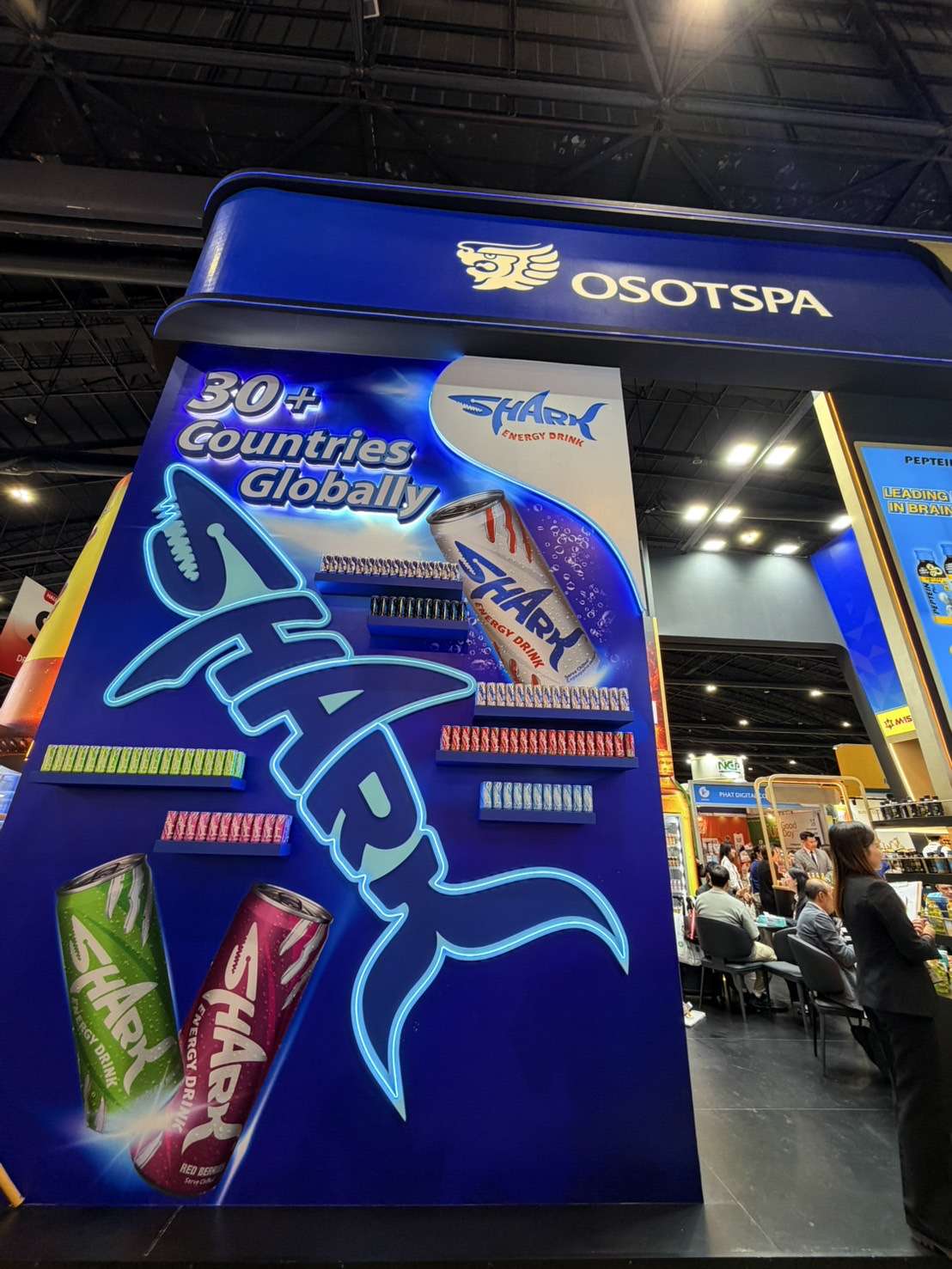 บูธแสดงสินค้า SHARK Energy Drink ของโอสถสภาตอกย้ำความสำเร็จระดับโลกในงาน THAIFEX 2026