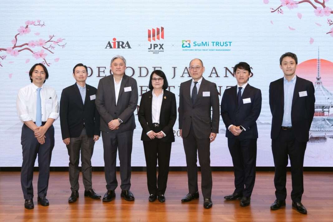 คณะผู้บริหาร บล.ไอร่า และ Tokyo Stock Exchange ร่วมถ่ายภาพในงานสัมมนา Decode Japan's Investment Landscape