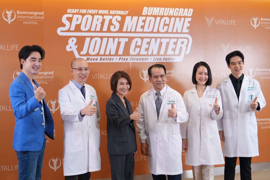 ทีมผู้บริหารและทีมแพทย์เฉพาะทาง ศูนย์เวชศาสตร์การกีฬาและข้อ โรงพยาบาลบำรุงราษฎร์