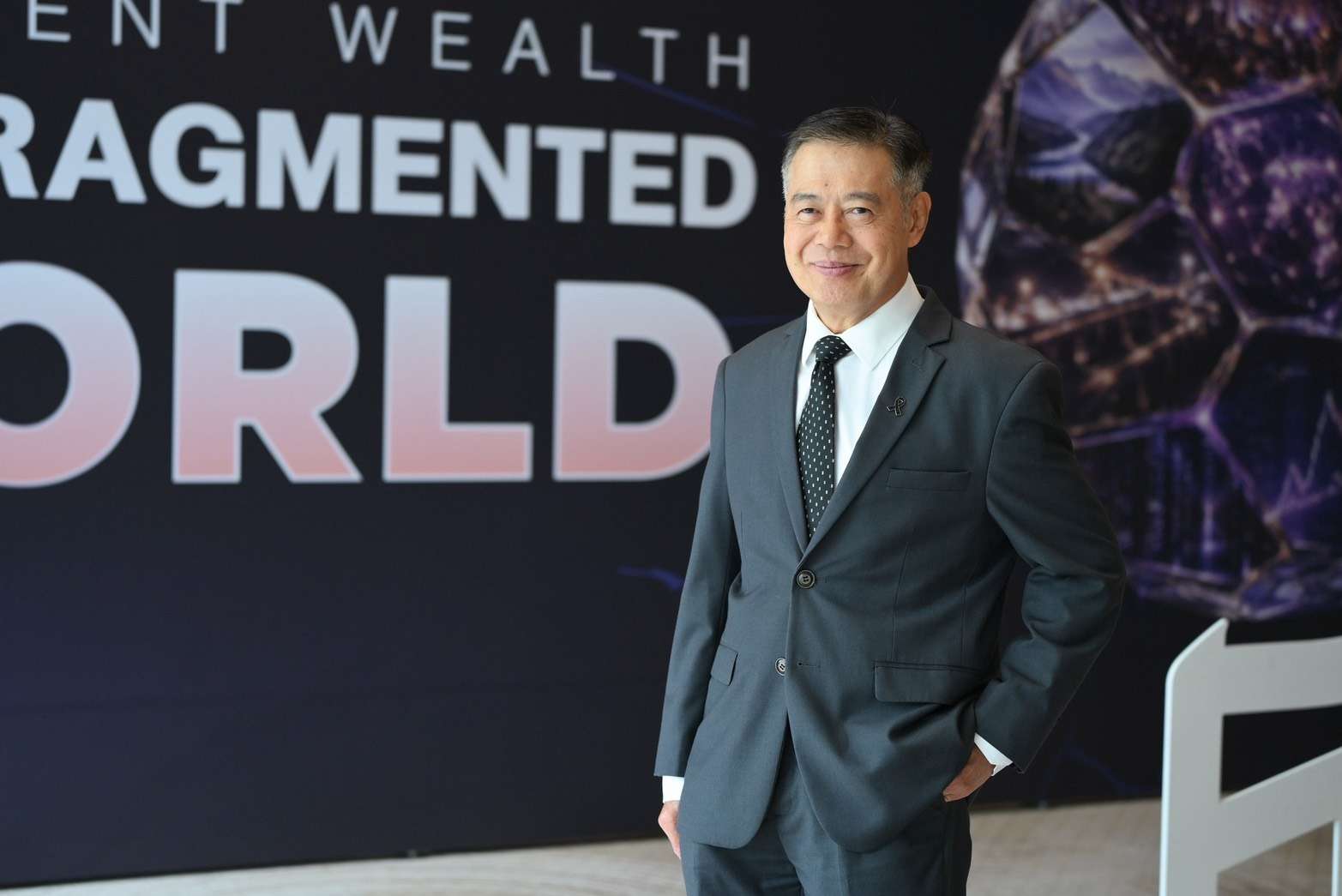 ดร.ศุภวุฒิ สายเชื้อ และ ดร.พิพัฒน์ เหลืองนฤมิตชัย ร่วมเสวนาบนเวทีสัมมนา KKP 2026 Mid-Year Review