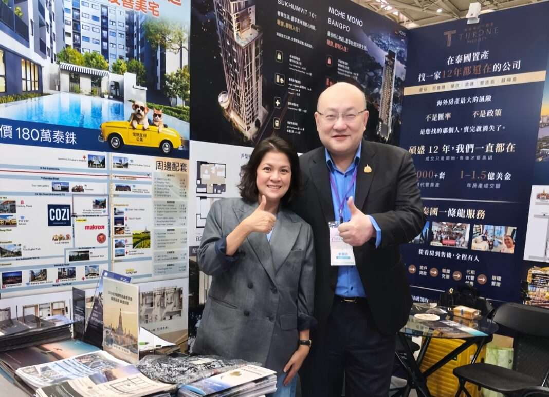 SENA-Taiwan-International-Estate-Expo-2026 นางสาวธิดารัตน์ พัฒน์ทอง ผู้ช่วยประธานเจ้าหน้าที่บริหาร บมจ. เซ็น เอกซ์ ถ่ายภาพร่วมกับ นายต่วน ซินหยี ประธานบริษัท YAGE Group ในงานมหกรรมอสังหาฯ ไต้หวัน