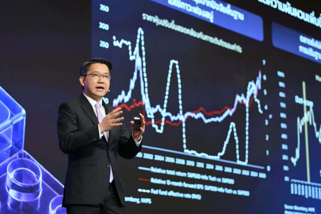 Taweesak-Phaophallop-KKP-Investment-Strategy นายทวีศักดิ์ เผ่าพัลลภ จากกลุ่มธุรกิจการเงินเกียรตินาคินภัทร (KKP) ขณะบรรยายในงานสัมมนา