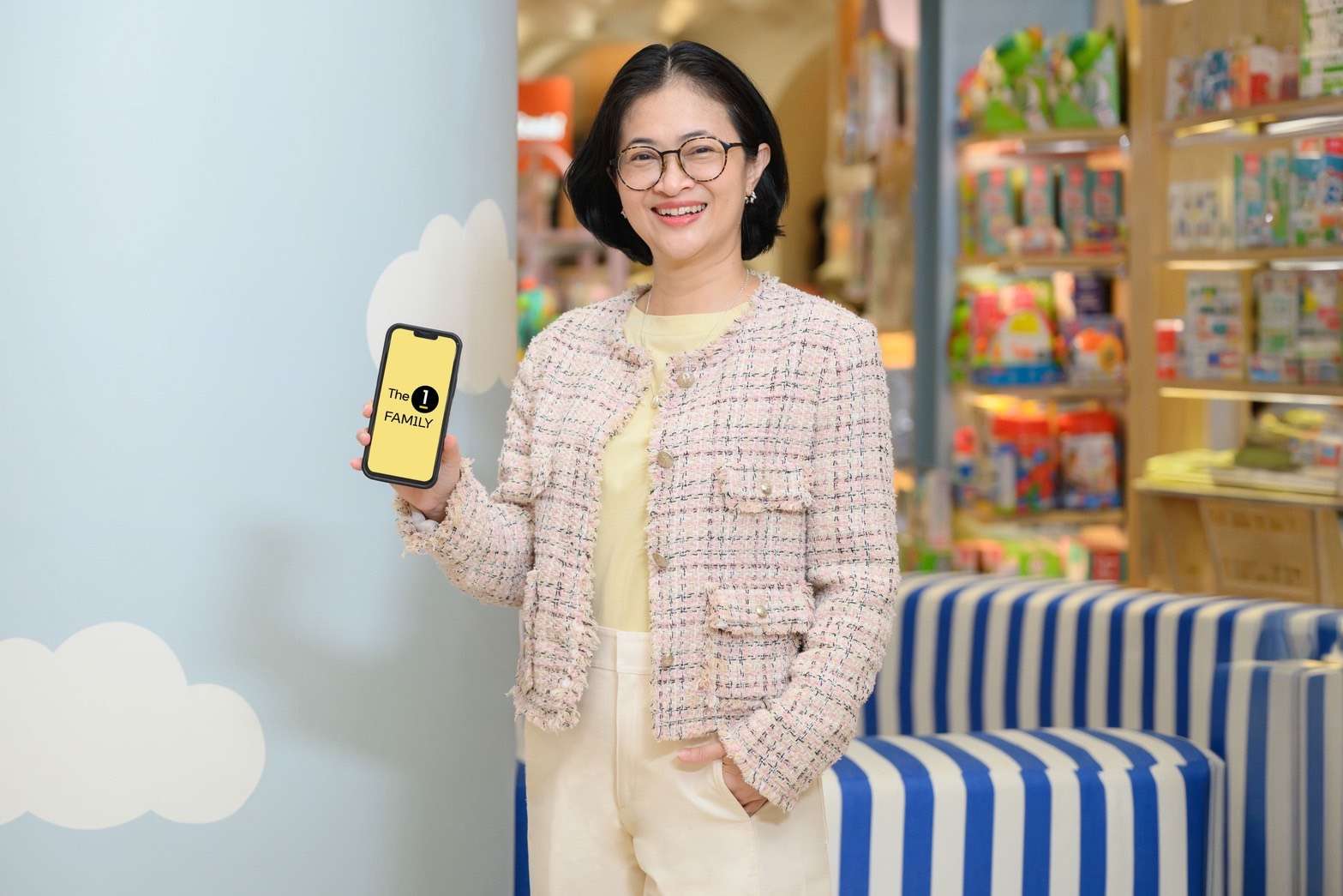 คุณทิพาภรณ์ ประสมทรัพย์ Head of Loyalty Program and CRM จาก The 1 โชว์แอปพลิเคชัน The 1 Family