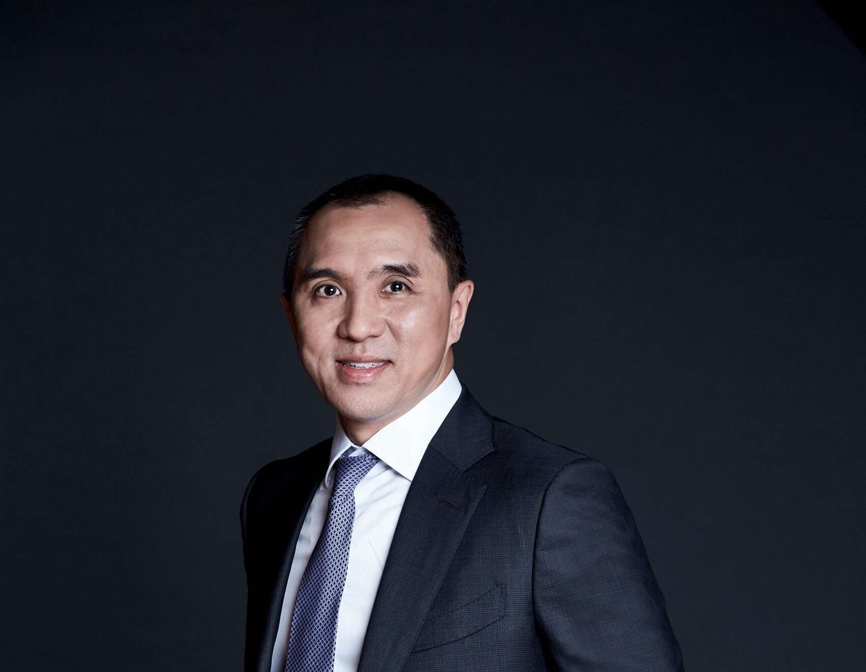 นายยุทธพล ลาภละมูล กรรมการผู้จัดการ บริษัทหลักทรัพย์จัดการกองทุน เกียรตินาคินภัทร จำกัด