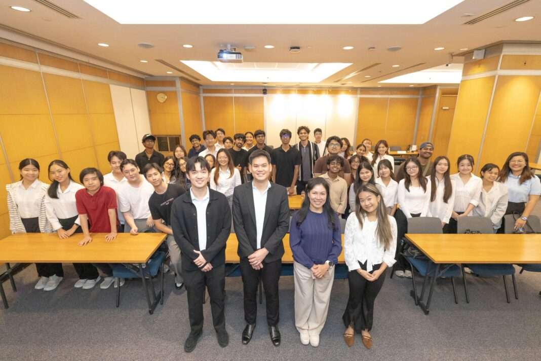 bangkok-insurance-chula-hkust-study-visit.jpg ผู้บริหารกรุงเทพประกันภัยให้การต้อนรับนิสิตจุฬาฯ และนักศึกษา HKUST เข้าศึกษาดูงานธุรกิจประกันภัย