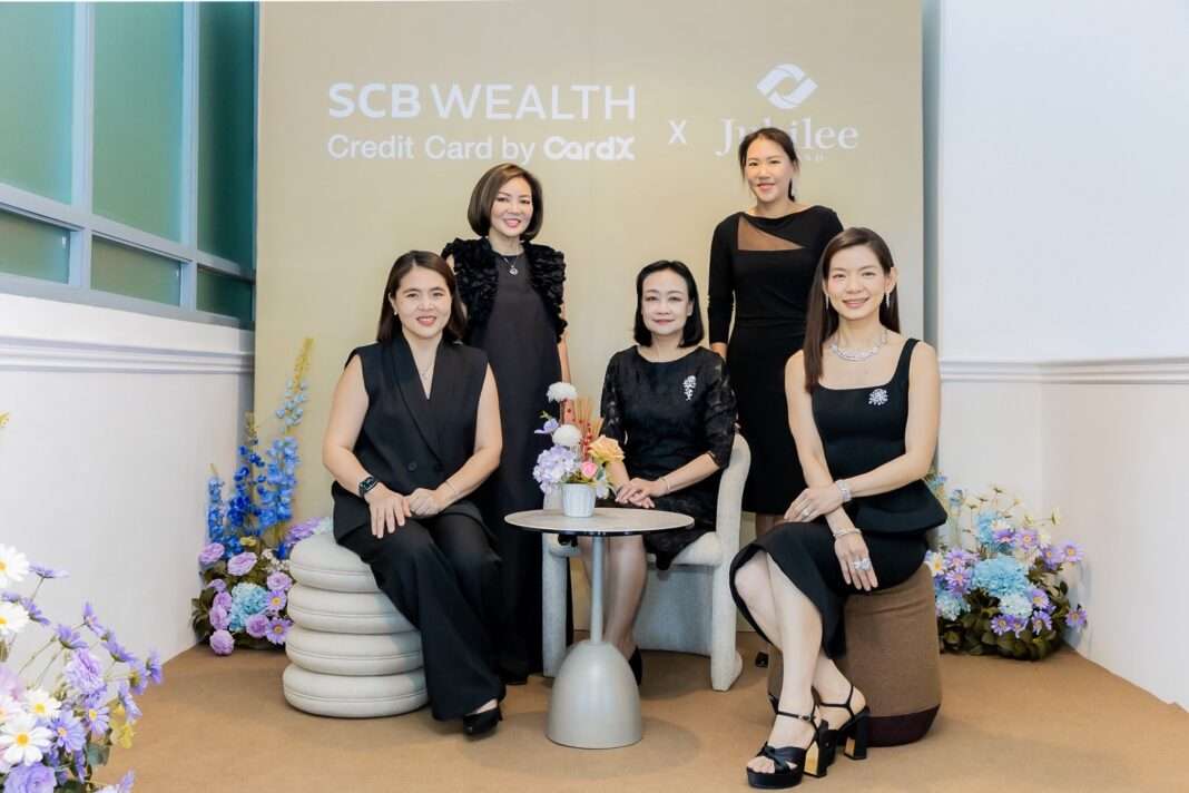 jubilee-diamond-scb-wealth-exclusive-event-2026.jpg ผู้บริหาร Jubilee Diamond ร่วมกับ SCB Wealth และ CardX ถ่ายภาพร่วมกันในงาน The Brilliance of LOVE100 Diamonds