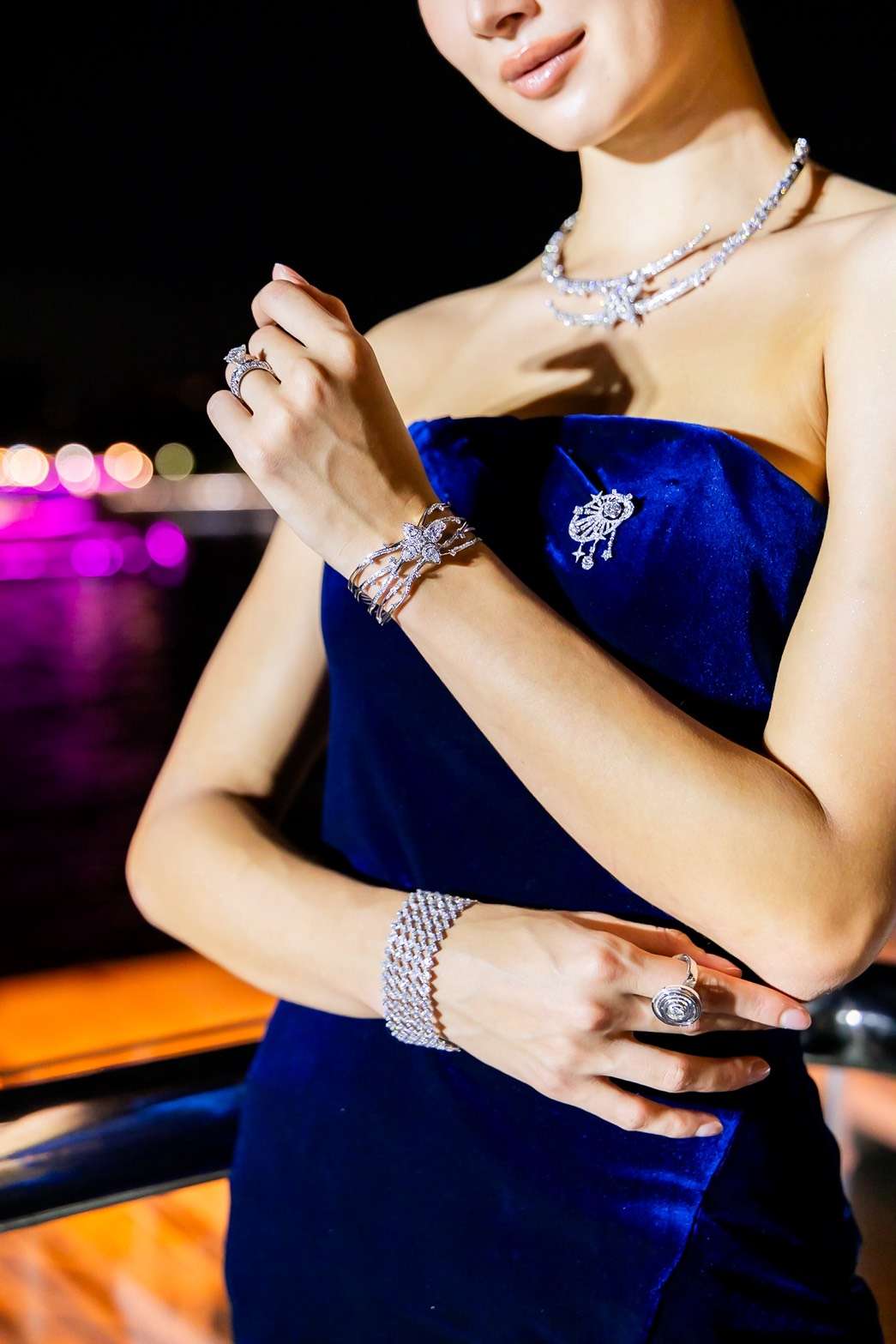 นางแบบสวมใส่เครื่องประดับเพชรไฮจิวเวลรี่คอลเลกชัน The Secret of Star – STELLARIA Collection