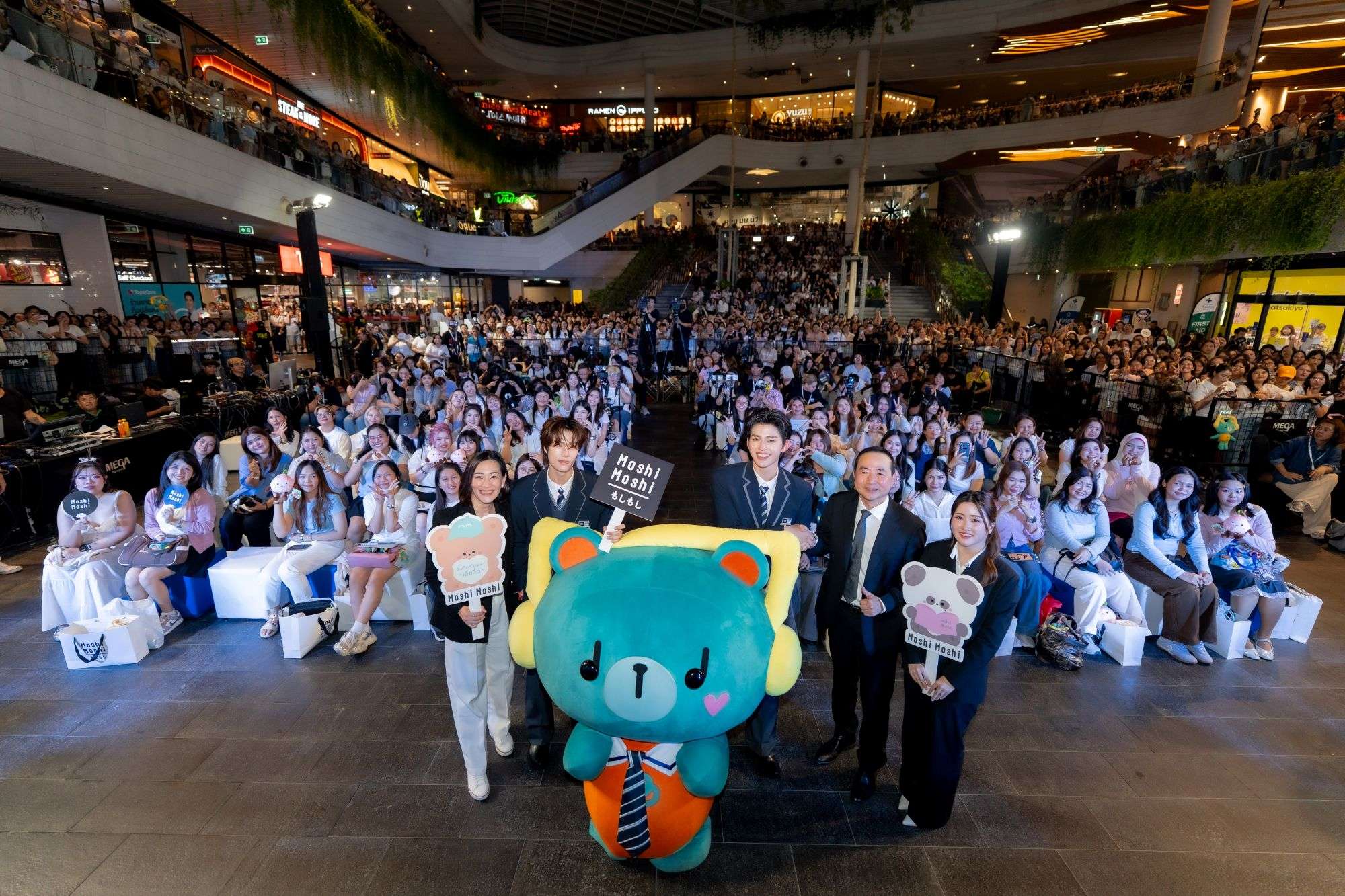 งานอีเวนต์ Moshi Moshi School of Friendship นำโดย ปอนด์-ภูวินทร์ และผู้บริหาร MOSHI ท่ามกลางแฟนคลับ