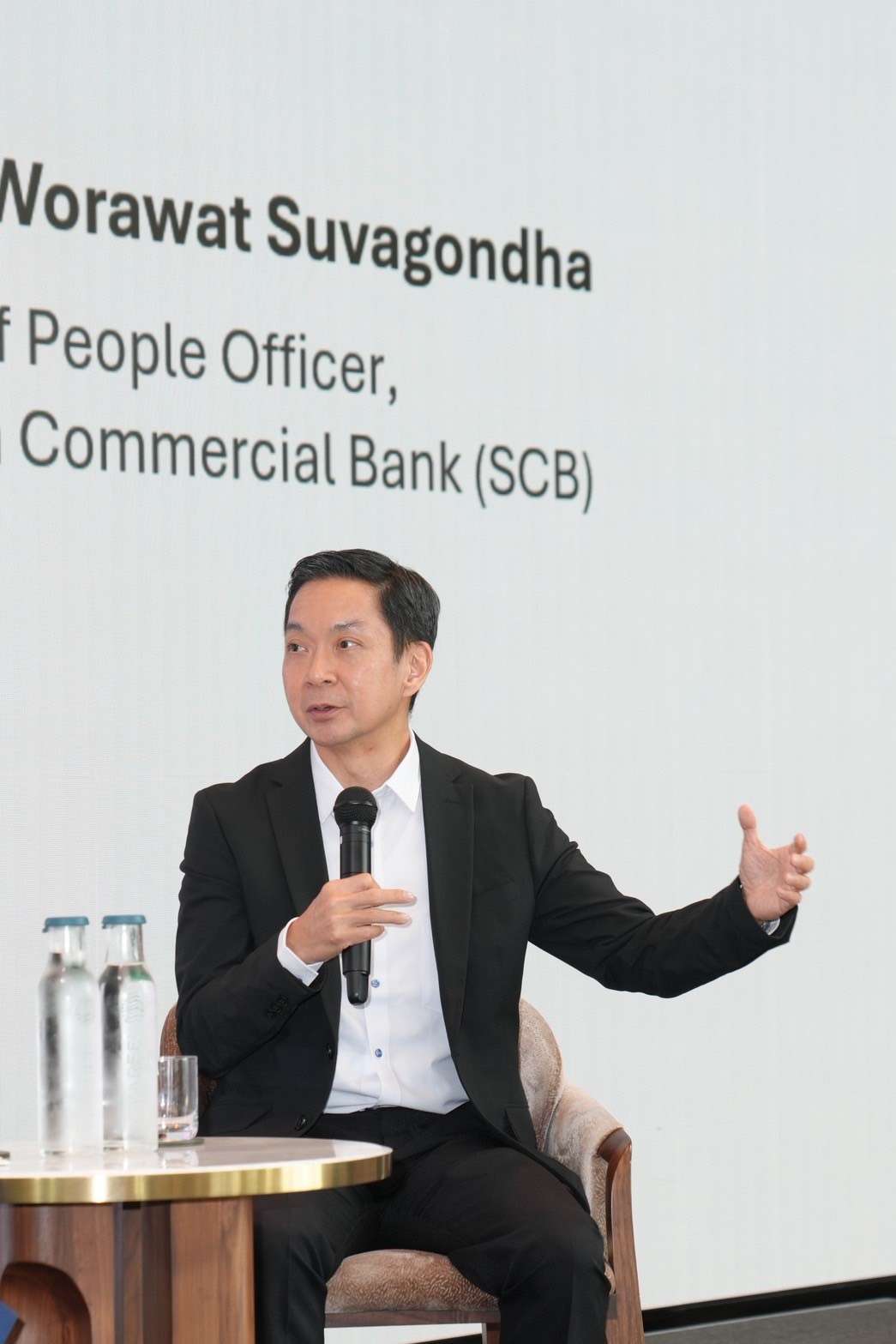 นายวรวัจน์ สุวคนธ์ Chief People Officer ธนาคารไทยพาณิชย์ ร่วมแบ่งปันวิสัยทัศน์ในงาน Gallup Workplace Insights Roundtable & Excellence Award