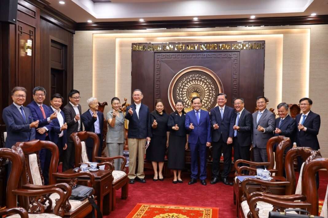 amata-thai-ambassador-ho-chi-minh-city-executives คณะผู้บริหารกลุ่มอมตะ พร้อมด้วยเอกอัครราชทูตไทยประจำเวียดนาม ถ่ายภาพร่วมกับผู้บริหารระดับสูงแห่งนครโฮจิมินห์
