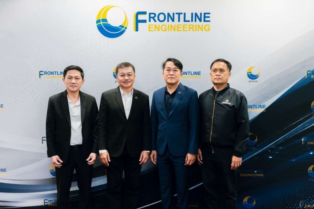 ทีมผู้บริหาร บริษัท ฟร้อนท์ไลน์ เอ็นจิเนียริ่ง จำกัด (มหาชน) หรือ FLE และที่ปรึกษาทางการเงิน ถ่ายภาพร่วมกันในงานนำเสนอข้อมูลนักลงทุน (Roadshow) ที่กรุงเทพมหานคร