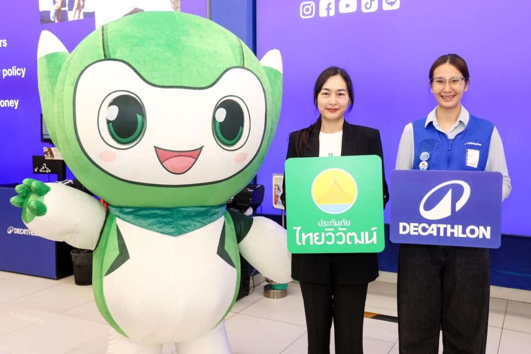 ตัวแทนผู้บริหารจากประกันภัยไทยวิวัฒน์และ Decathlon พร้อมด้วยมาสคอต ถ่ายภาพร่วมกันในการเปิดตัวพันธมิตรแคมเปญ Active Health