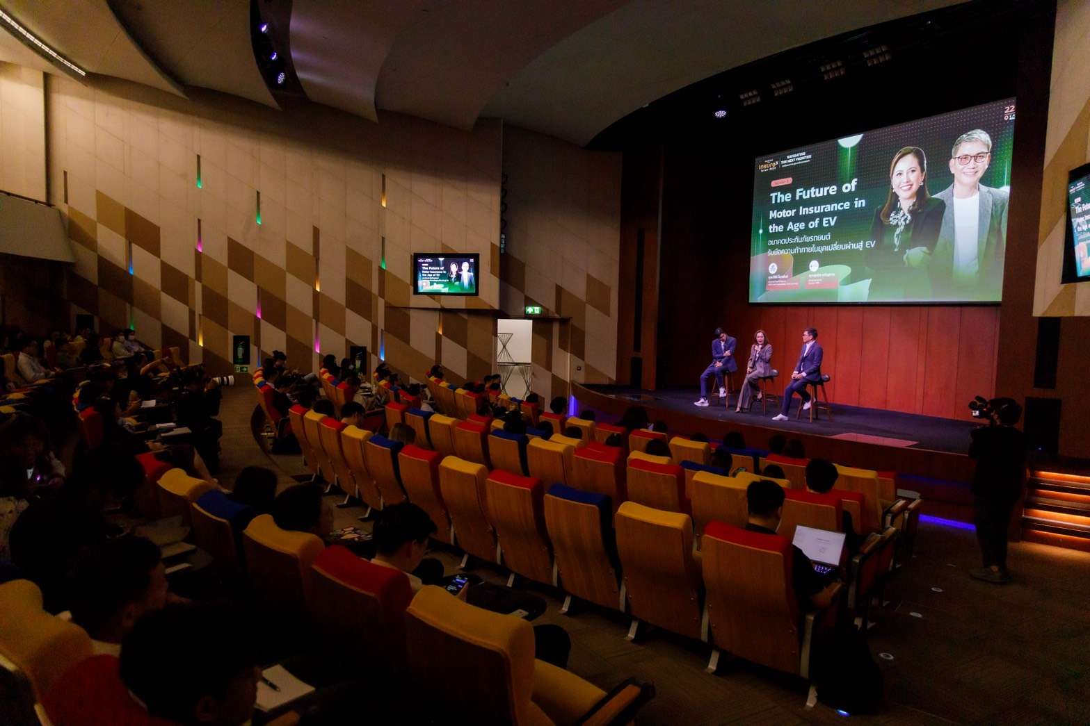 บรรยากาศการบรรยายหัวข้อ The Future of Motor Insurance in the Age of EV ในงาน InsureX FORUM 2026