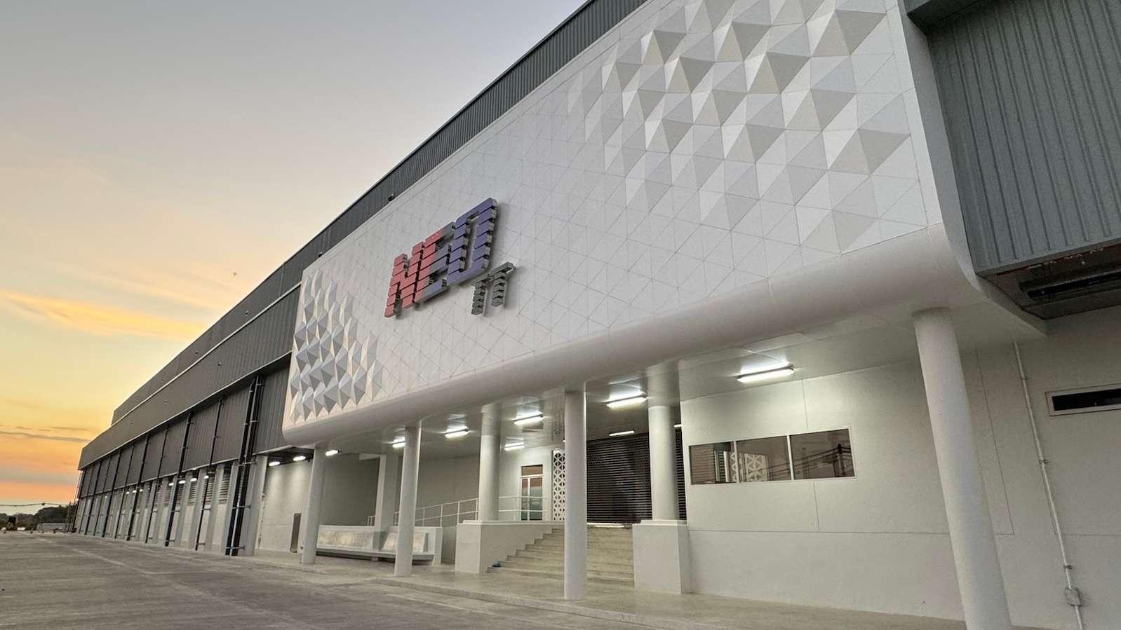 อาคารโรงงานผลิตสินค้าของ บริษัท นีโอ คอร์ปอเรท จำกัด (มหาชน) หรือ NEO