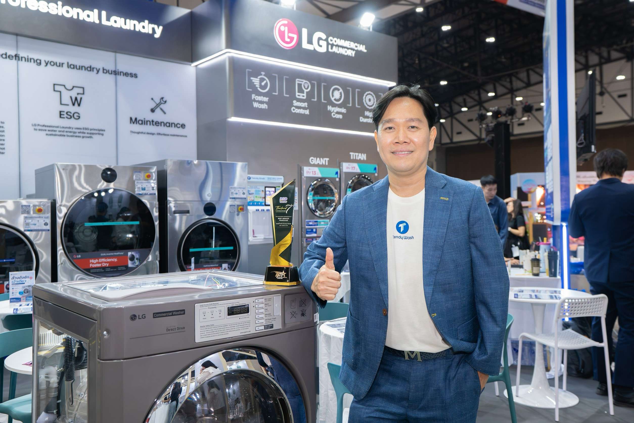ผู้บริหาร Trendy Wash by Urbanway นำเสนอเทคโนโลยีและเครื่องซักผ้าอุตสาหกรรมภายในงาน Franchise Expo Thailand 2026