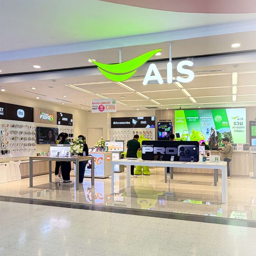 CPW-AIS-Shop-Big-C-Nakhon-Pathom-Renovation ภาพบรรยากาศหน้าร้าน AIS Shop สาขา Big C นครปฐม ชั้น 1 โฉมใหม่ บริหารงานโดยบริษัท คอปเปอร์ ไวร์ด จำกัด (มหาชน) หรือ CPW ตกแต่งด้วยดีไซน์ร่วมสมัย โดดเด่นด้วยโซนจัดแสดงสมาร์ตโฟนและแกดเจ็ต