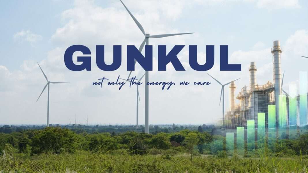 โลโก้ GUNKUL พร้อมสโลแกน not only the energy, we care โดดเด่นบนฉากหลังที่ผสมผสานภาพกังหันลมผลิตไฟฟ้าและกราฟแท่งแสดงการเติบโต สื่อถึงธุรกิจพลังงานทดแทนและความยั่งยืน