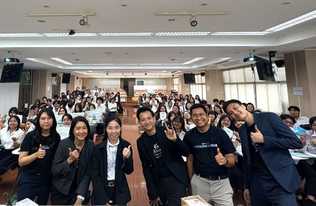 Ocean-Life-Insurance-KMUTNB-Life-Insurance-Marketing-Lecture ทีมผู้บริหารจากบริษัท ไทยสมุทรประกันชีวิต จำกัด (มหาชน) นำโดยคุณสมรัฐ กุลจารุโอภาส พร้อมด้วยคณาจารย์และนักศึกษาคณะวิทยาศาสตร์ประยุกต์ มหาวิทยาลัยเทคโนโลยีพระจอมเกล้าพระนครเหนือ (มจพ.) ร่วมถ่ายภาพเป็นที่ระลึกในห้องบรรยายพิเศษหัวข้อ Life Insurance Marketing