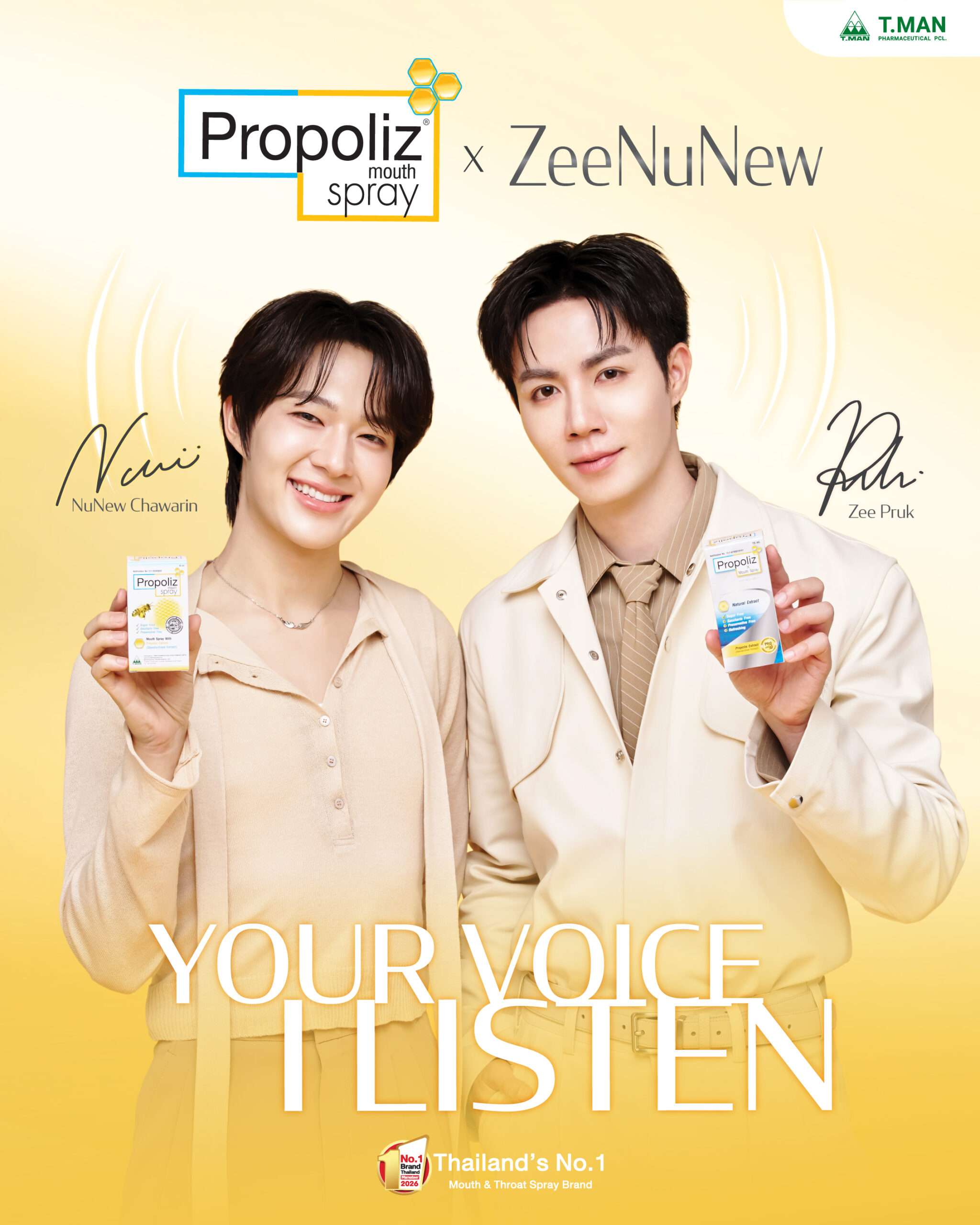 โปสเตอร์โปรโมตแคมเปญ Your Voice, I Listen ของแบรนด์ Propoliz โดยมีศิลปินคู่จิ้นชื่อดัง ซี-พฤกษ์ พานิช และ นุนิว-ชวรินทร์ เพริศพิริยะวงศ์ ยืนคู่กันพร้อมถือผลิตภัณฑ์ Propoliz Mouth Spray พร้อมลายเซ็นของทั้งคู่และโลโก้ T.MAN